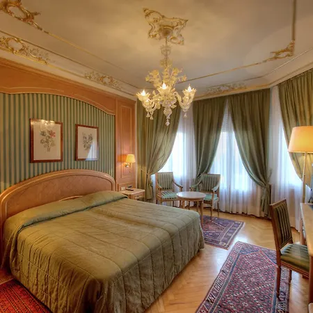 Regina Palace 4* Stresa