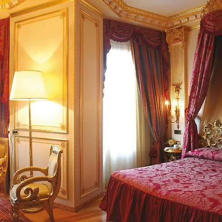 Regina Palace Hotel 4*