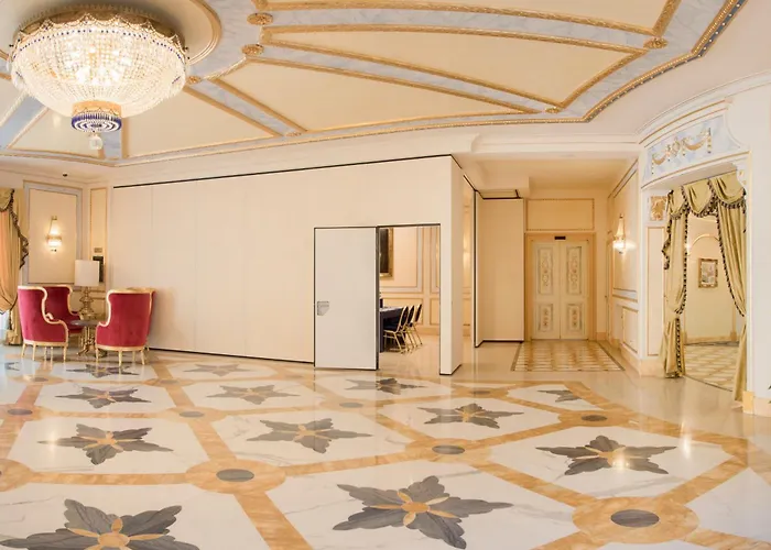 Ξενοδοχείο Regina Palace 4*
